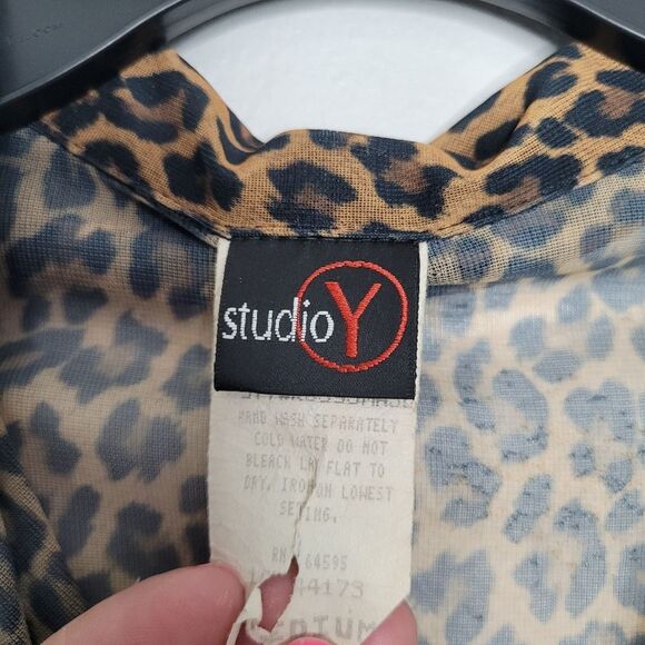 Vintage y2k Studio Y animal print cheetah button front semi sheer 3/4 sleeve top - Picture 3 of 6